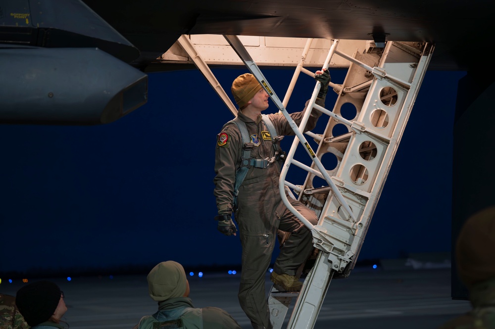First B-1B Lancer touches down at Grand Forks AFB, begins bed down