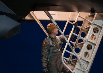 First B-1B Lancer touches down at Grand Forks AFB, begins bed down