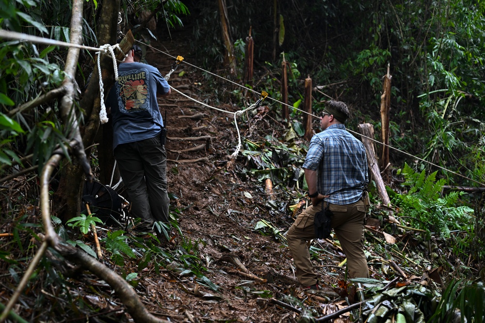 25-1VN and Vietnamese counterparts build trail