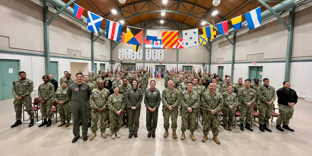 Chief of Navy Reserve visits Navy Reservists at Joint Reserve Base Fort Worth