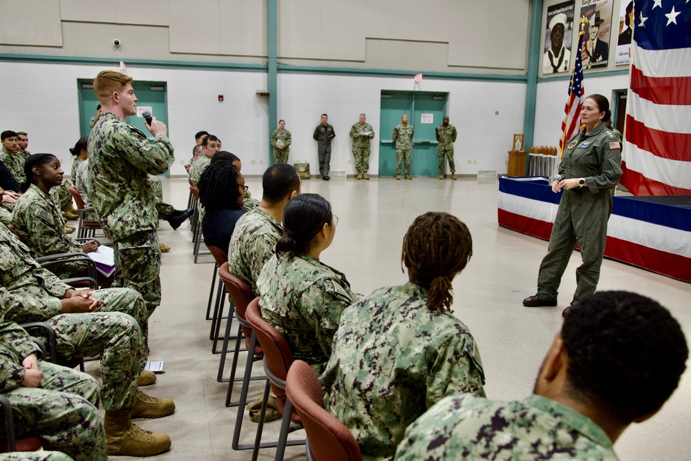 Chief of Navy Reserve visits Navy Reservists at Joint Reserve Base Fort Worth