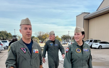 Chief of Navy Reserve visits Navy Reservists at Joint Reserve Base Fort Worth