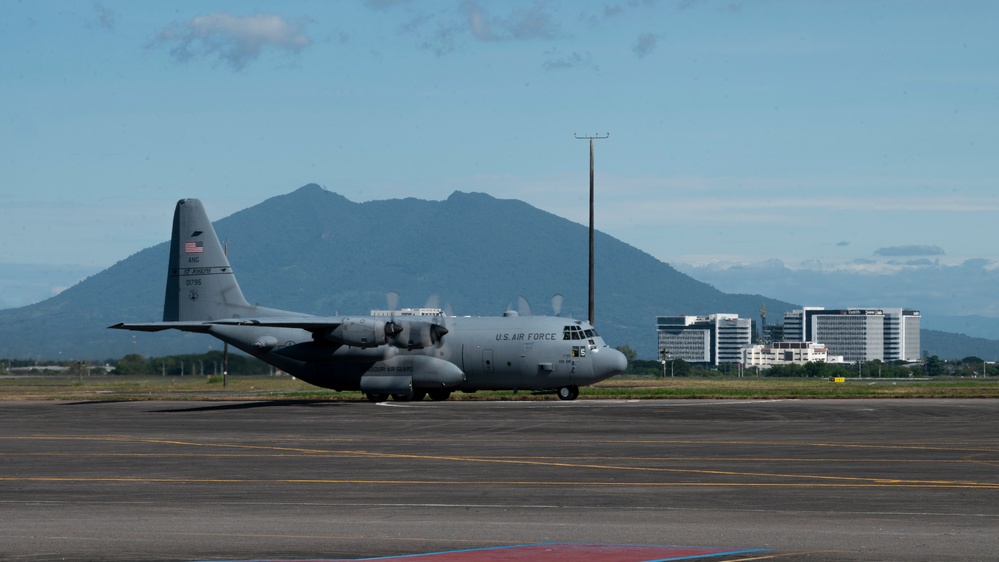 Strengthening Partnerships: PACAF A-10s arrive in the Philippines