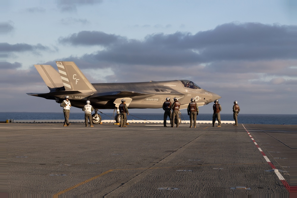 Steel Knight 24: VMFA-211 F-35B Lightning IIs arrive to USS Tripoli