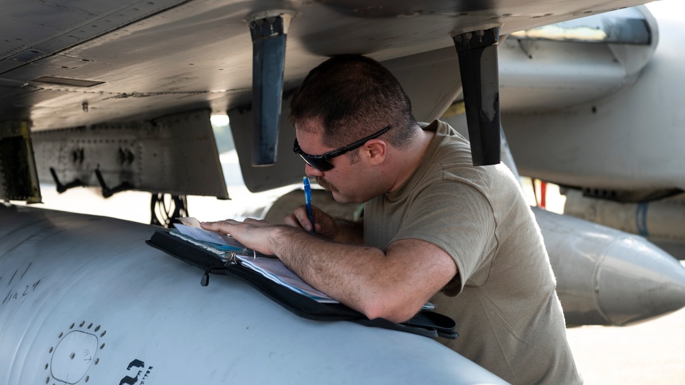 Strengthening Partnerships: PACAF A-10s arrive in the Philippines