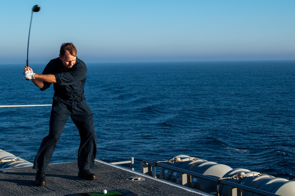 Morale, Welfare, and Recreation hosts an event on the flight deck of USS Ronald Reagan (CVN 76)