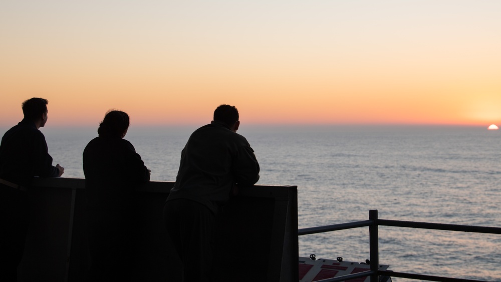 Morale, Welfare, and Recreation hosts an event on the flight deck of USS Ronald Reagan (CVN 76)