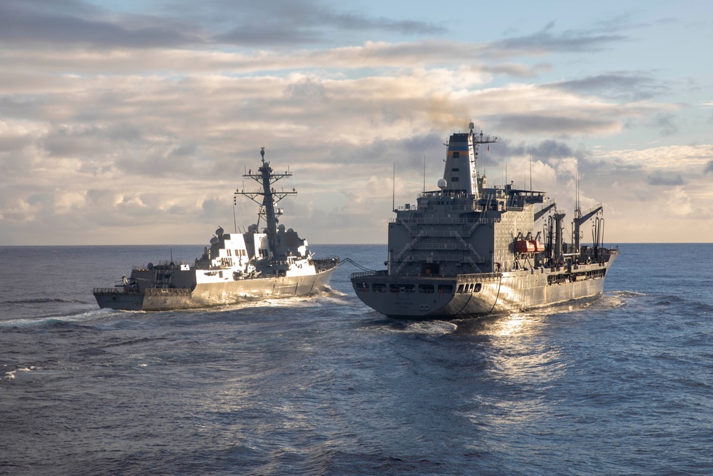 USS Michael Murphy conducts replenishment-at-sea with USNS Henry J. Kaiser