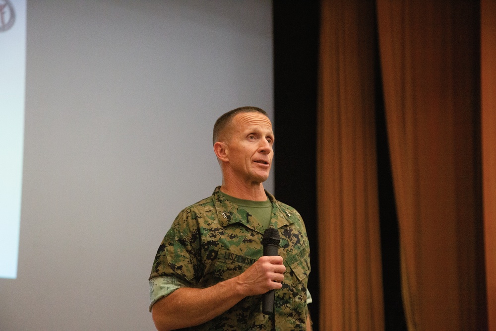 Marines Deliver Survey Results to Japanese Base Employees at Townhall Meeting / 海兵隊、タウンホールで日本人基地従業員に調査結果を報告