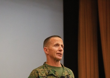 Marines Deliver Survey Results to Japanese Base Employees at Townhall Meeting / 海兵隊、タウンホールで日本人基地従業員に調査結果を報告