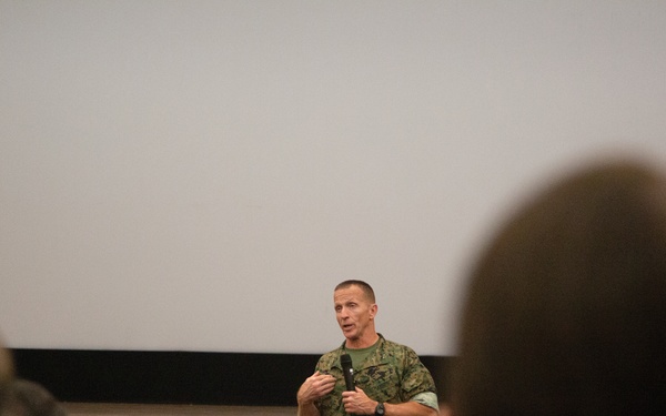 Marines Deliver Survey Results to Japanese Base Employees at Townhall Meeting / 海兵隊、タウンホールで日本人基地従業員に調査結果を報告