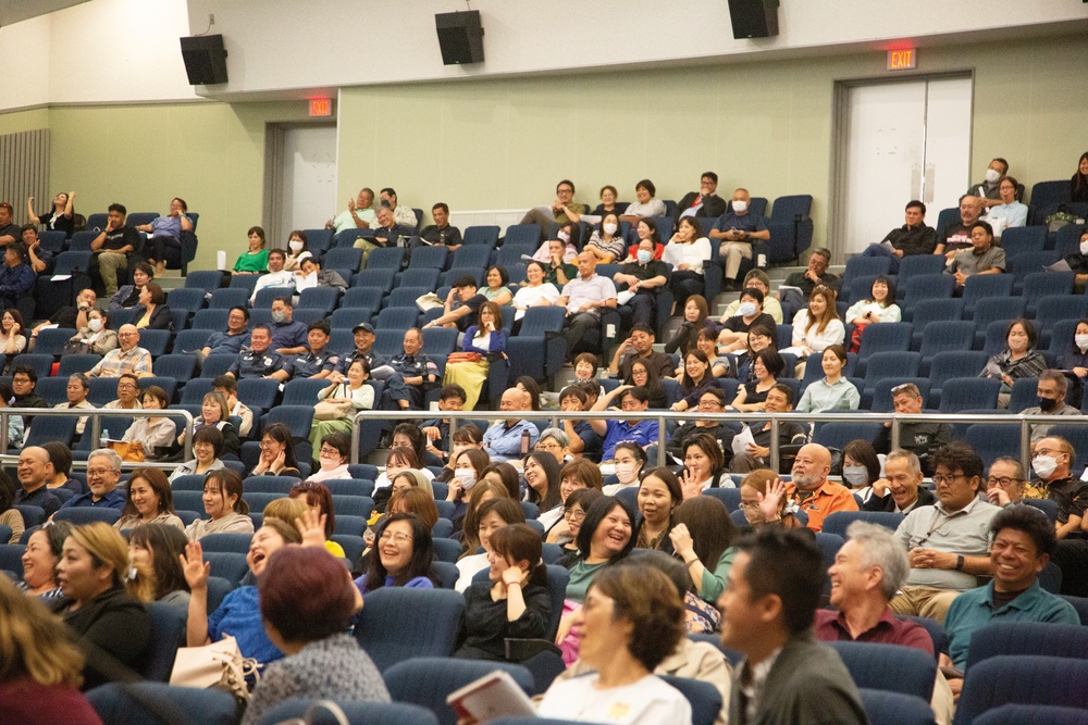Marines Deliver Survey Results to Japanese Base Employees at Townhall Meeting / 海兵隊、タウンホールで日本人基地従業員に調査結果を報告