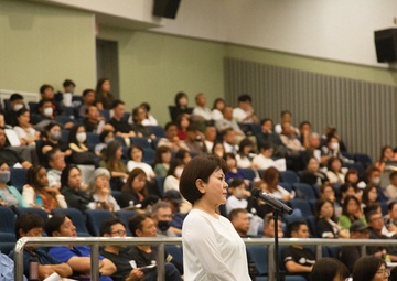 Marines Deliver Survey Results to Japanese Base Employees at Townhall Meeting / 海兵隊、タウンホールで日本人基地従業員に調査結果を報告