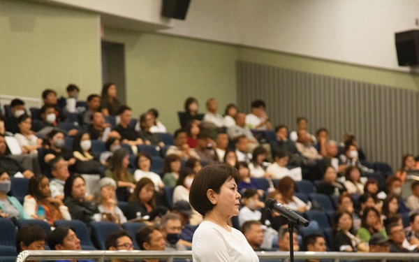 Marines Deliver Survey Results to Japanese Base Employees at Townhall Meeting / 海兵隊、タウンホールで日本人基地従業員に調査結果を報告