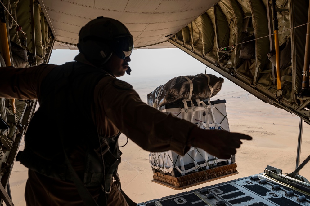 39th EAS conducts airdrop during Exercise TUWAIQ-4