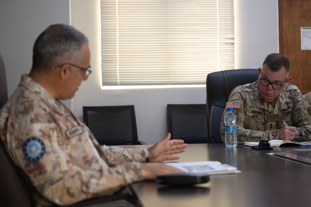 Maj Gen Harmon visits EUTM in Somalia