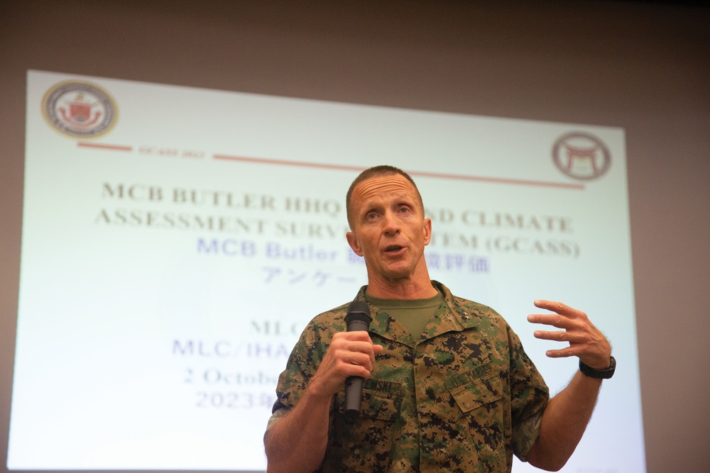 Marines Deliver Survey Results to Japanese Base Employees at Townhall Meeting / 海兵隊、タウンホールで日本人基地従業員に調査結果を報告