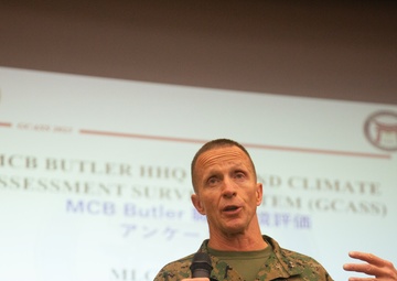 Marines Deliver Survey Results to Japanese Base Employees at Townhall Meeting / 海兵隊、タウンホールで日本人基地従業員に調査結果を報告