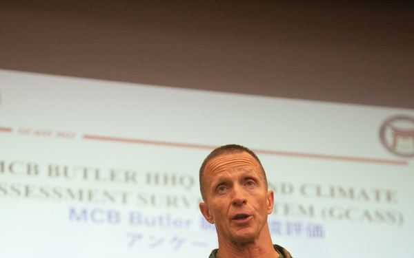 Marines Deliver Survey Results to Japanese Base Employees at Townhall Meeting / 海兵隊、タウンホールで日本人基地従業員に調査結果を報告