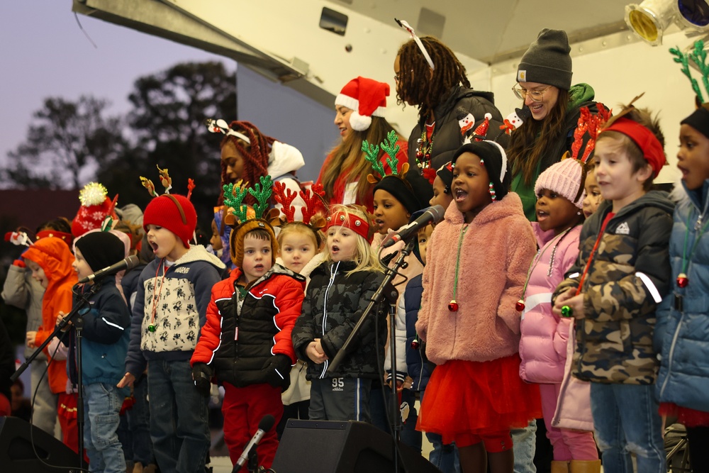 Grand Illumination Ceremony continues tradition for Soldiers and their families