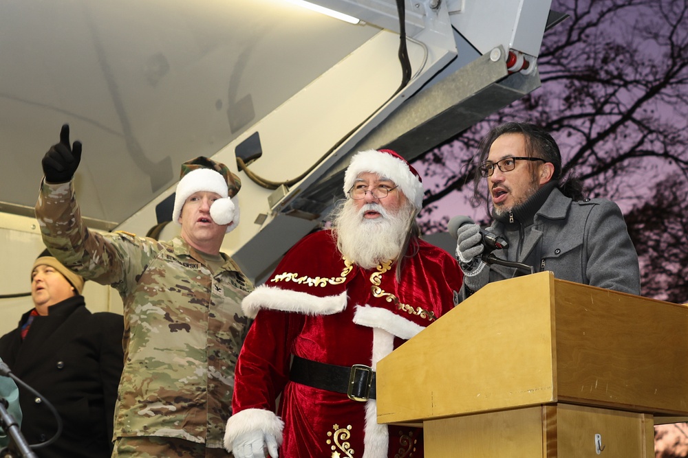 Grand Illumination Ceremony continues tradition for Soldiers and their families