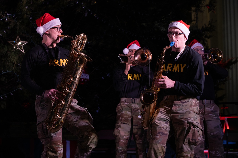 Alabama Guard band performs at Governor’s Christmas tree lighting