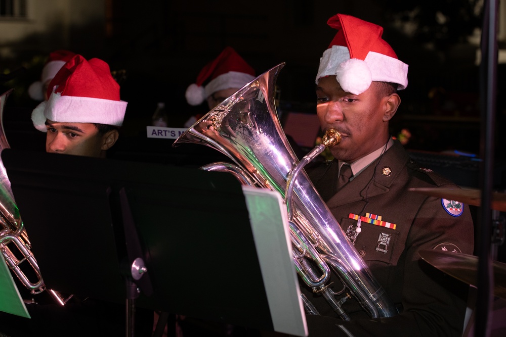 Alabama Guard band performs at Governor’s Christmas tree lighting