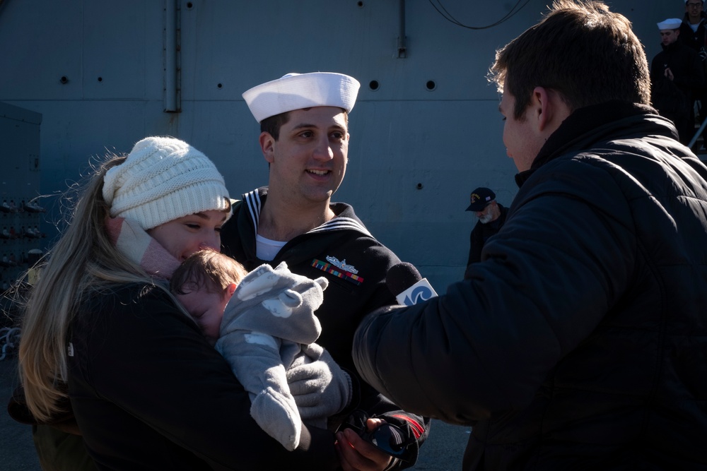 USS Oak Hill Returns to Norfolk