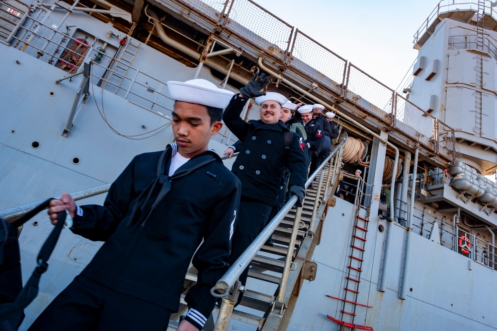 USS Oak Hill Returns to Norfolk