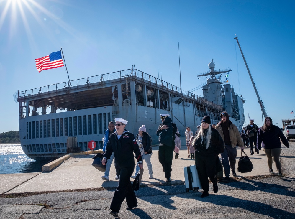 USS Oak Hill Returns to Norfolk