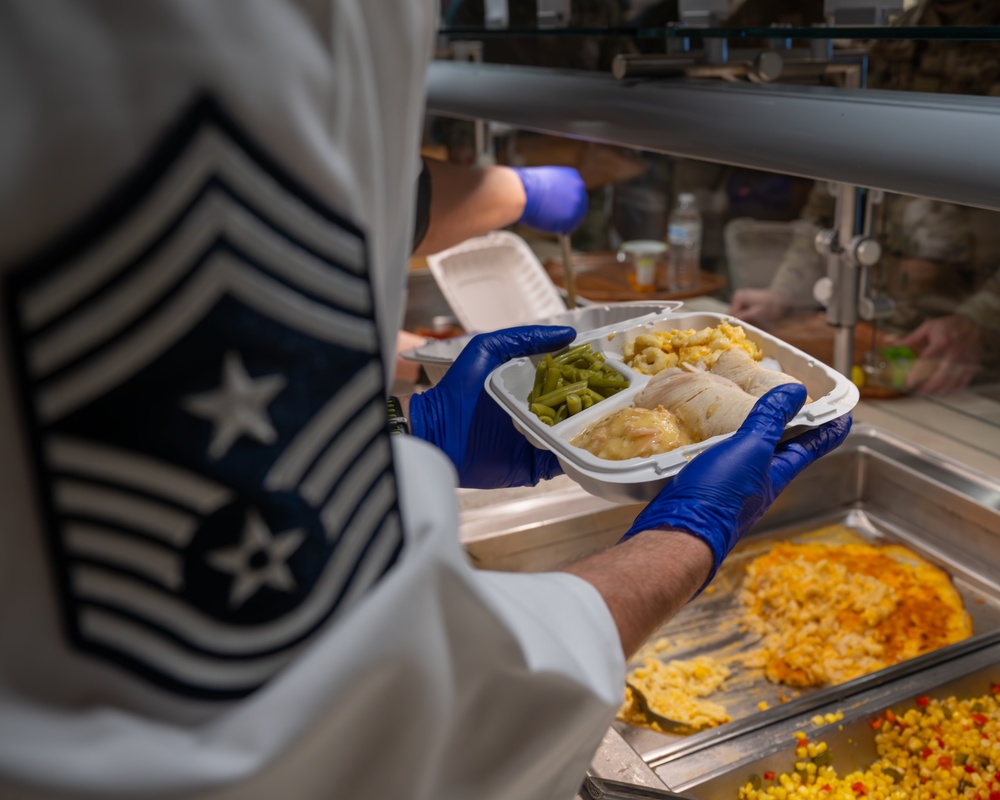 Leadership serves holiday meal to reservists