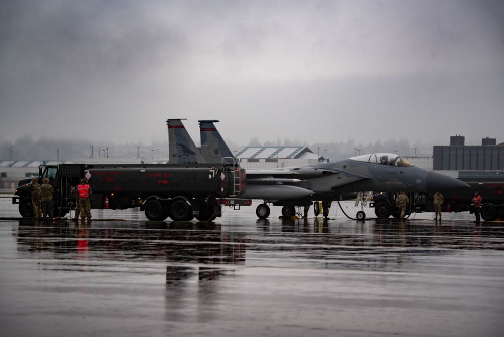 142nd LRS Hot-Pit Refuel F-15C Eagles