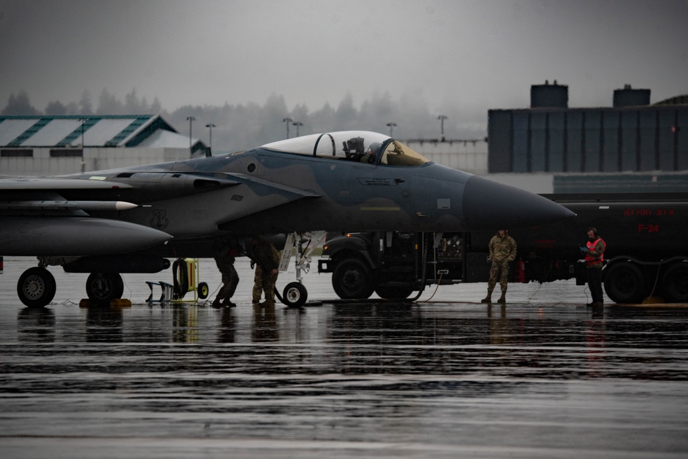 142nd LRS Hot-Pit Refuel F-15C Eagles