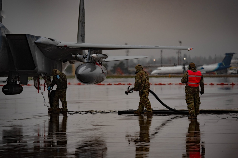 142nd LRS Hot-Pit Refuel F-15C Eagles