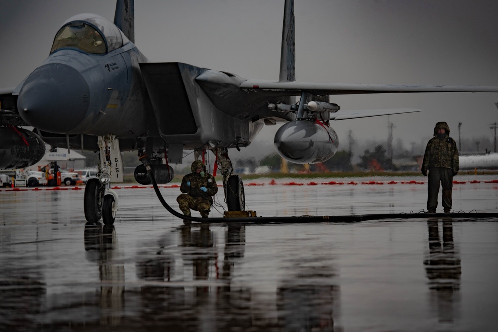 142nd LRS Hot-Pit Refuel F-15C Eagles