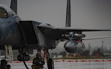 142nd LRS Hot-Pit Refuel F-15C Eagles