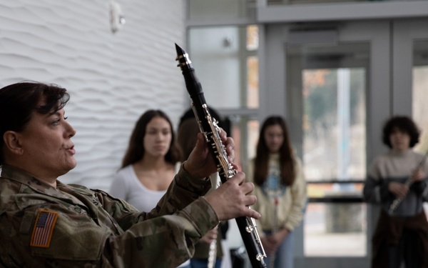 133rd Army Band Educates Bonney Lake high school music students