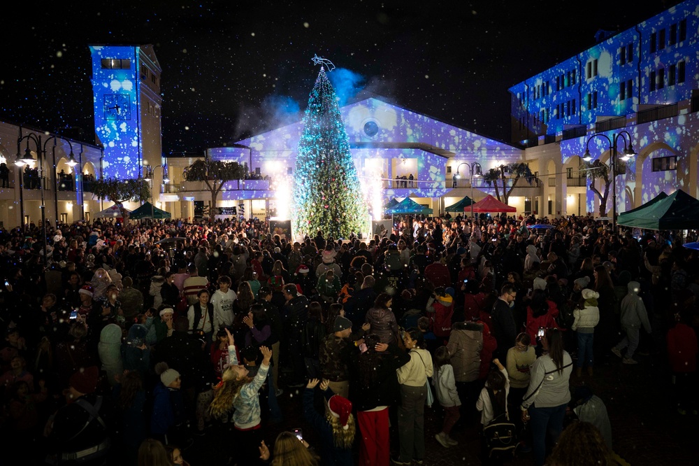 NSA Naples, Italian City Celebrate Annual Holiday Tree Lighting Event