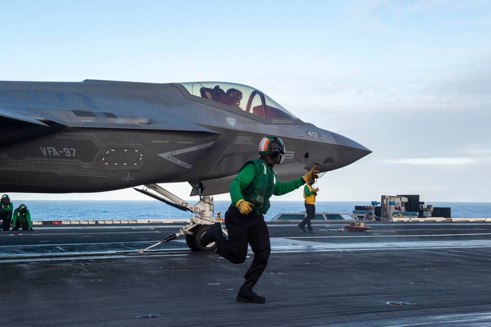 USS Carl Vinson (CVN 70) Conducts Routine Flight Operations at Sea