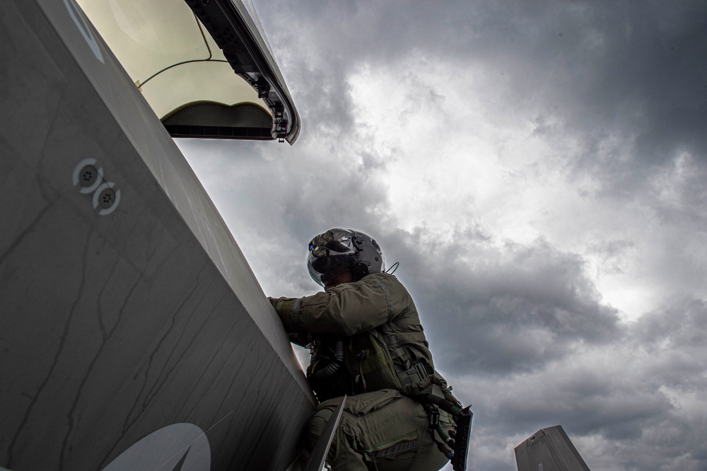 USS Carl Vinson (CVN 70) Conducts Routine Flight Operations at Sea