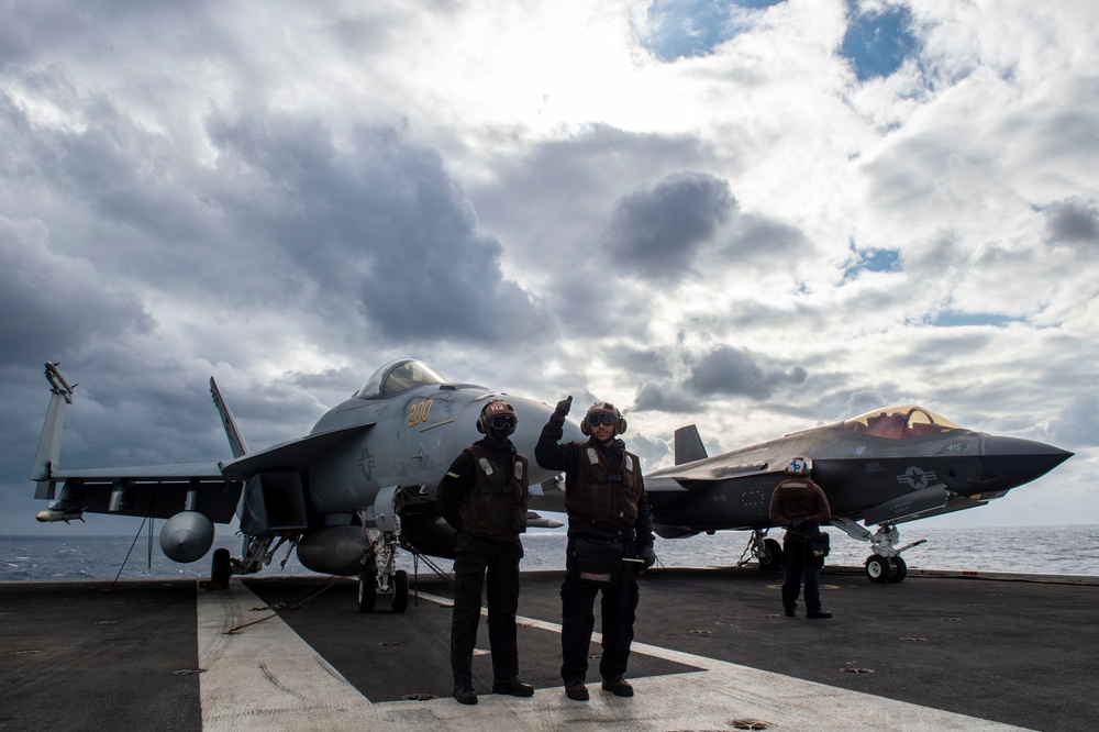 USS Carl Vinson (CVN 70) Conducts Routine Flight Operations at Sea