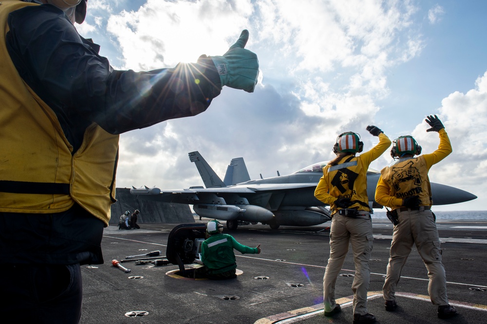 USS Carl Vinson (CVN 70) Conducts Routine Flight Operations at Sea