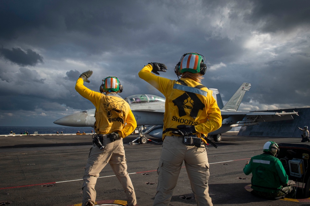 USS Carl Vinson (CVN 70) Conducts Routine Flight Operations at Sea