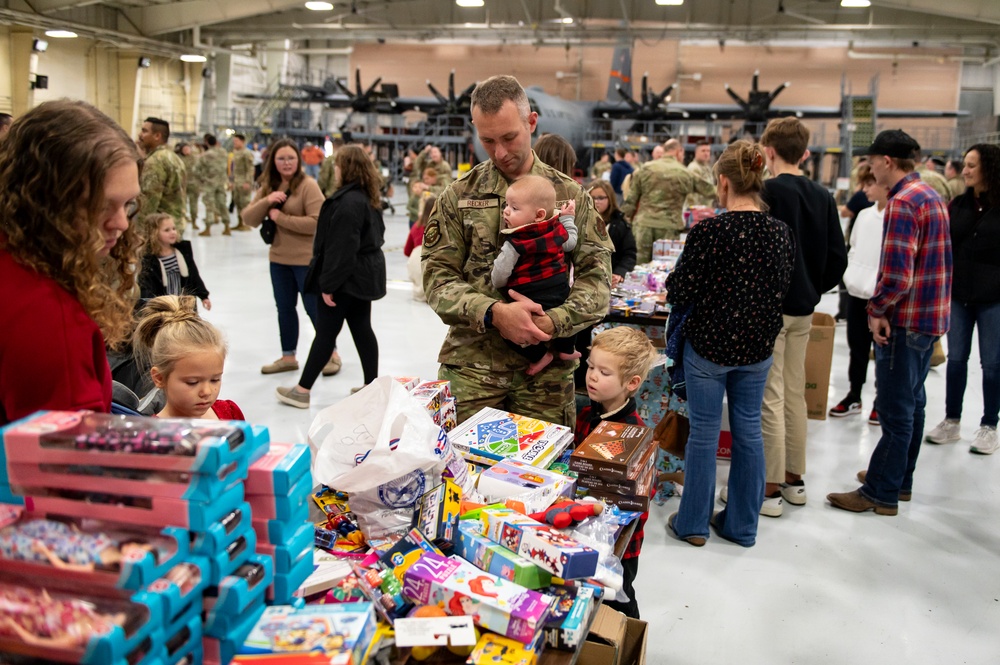 182nd Airlift Wing Holiday Party