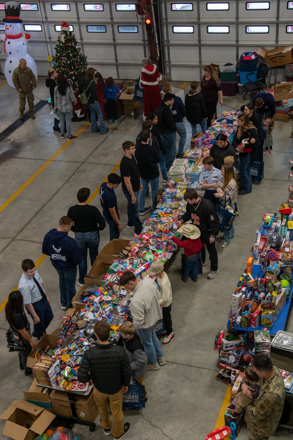 138th Fighter Wing Celebrates Annual Children's Christmas Party