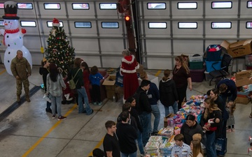 138th Fighter Wing Celebrates Annual Children's Christmas Party