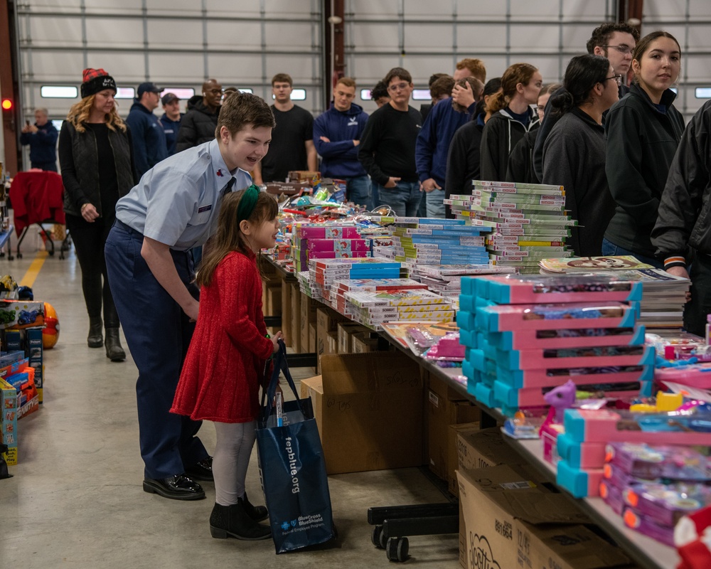 138th Fighter Wing Celebrates Annual Children's Christmas Party