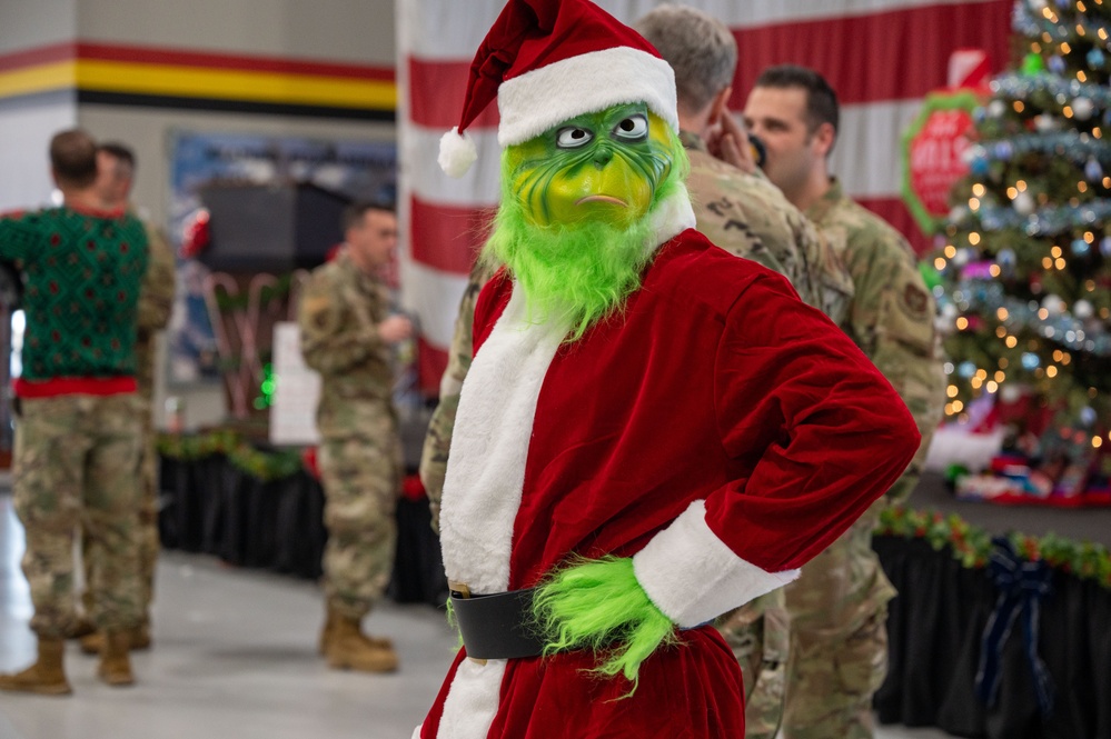 419th FW hosts Children's Christmas Party