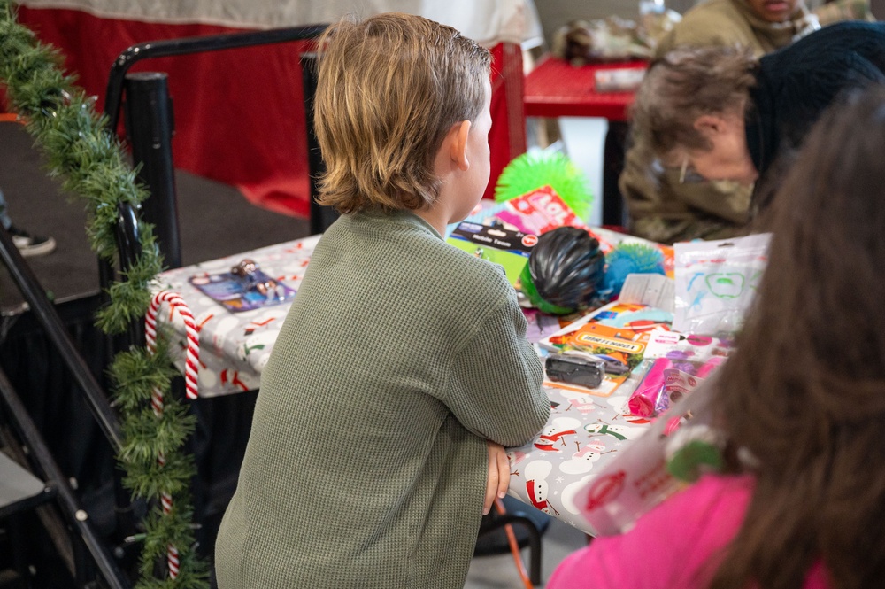 419th FW hosts Children's Christmas Party