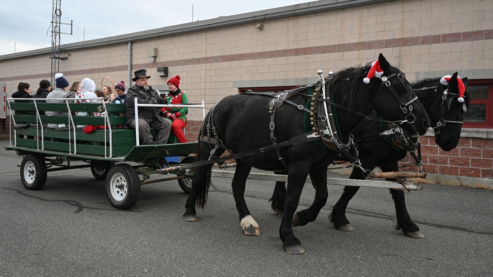 104th Fighter Wing celebrates the holiday season with loved ones